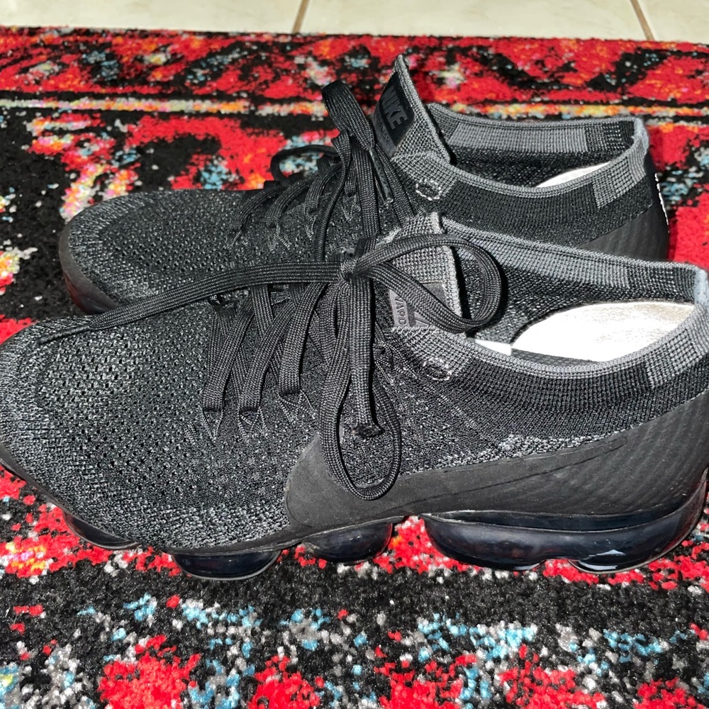 Black Nike Flyknit Vapormax